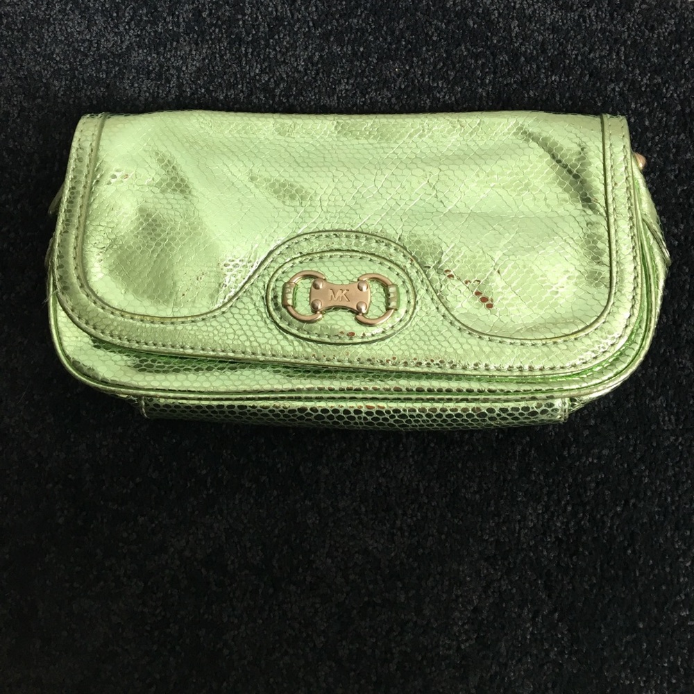 Michael Kors clutch/wristlet - metallic green 🐍!